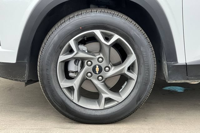 Used 2025 Chevrolet Trax LT FWD image 35