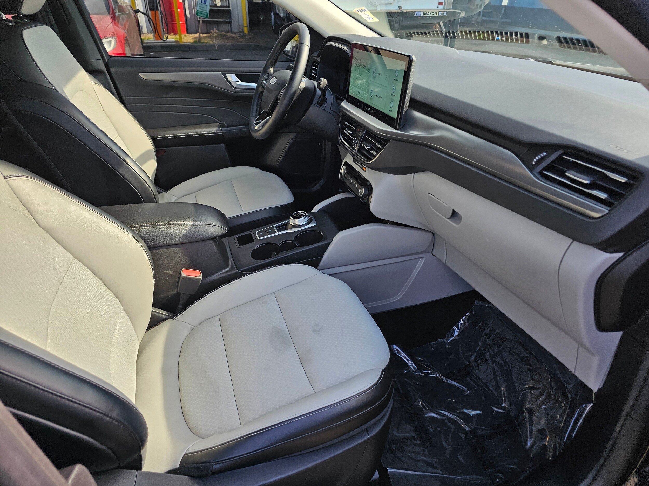 Certified 2025 Ford Escape SE w/ Class II Trailer Tow Package FWD image 12