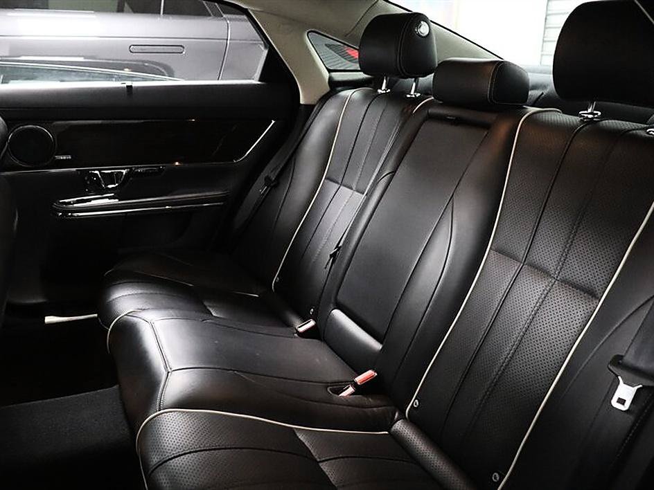 Used 2015 Jaguar XJ L Portfolio RWD image 17