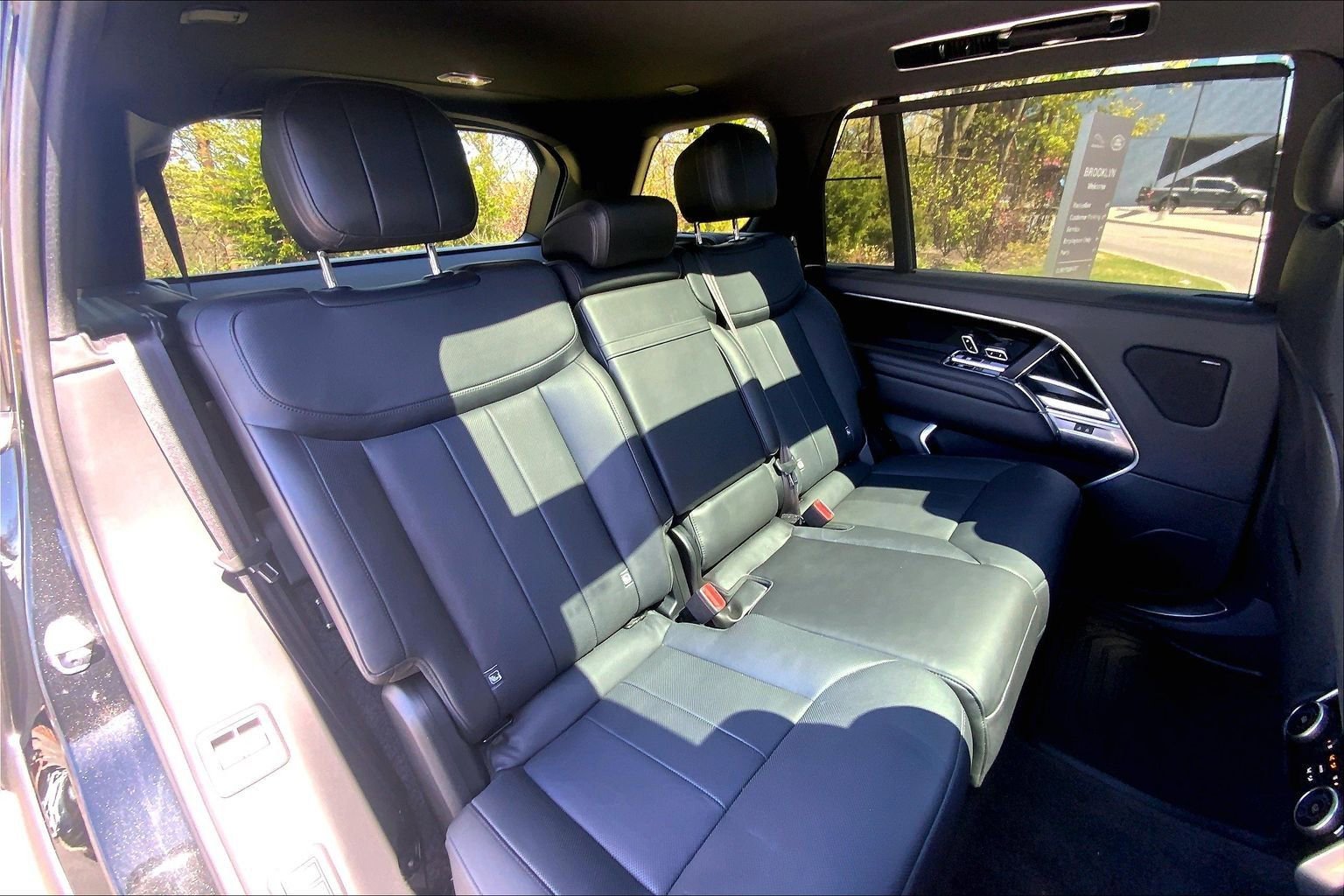 Used 2023 Land Rover Range Rover Long Wheelbase SE AWD/4WD image 19