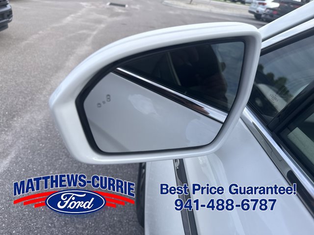 Used 2023 Lincoln Nautilus FWD w/ Premium Package image 8