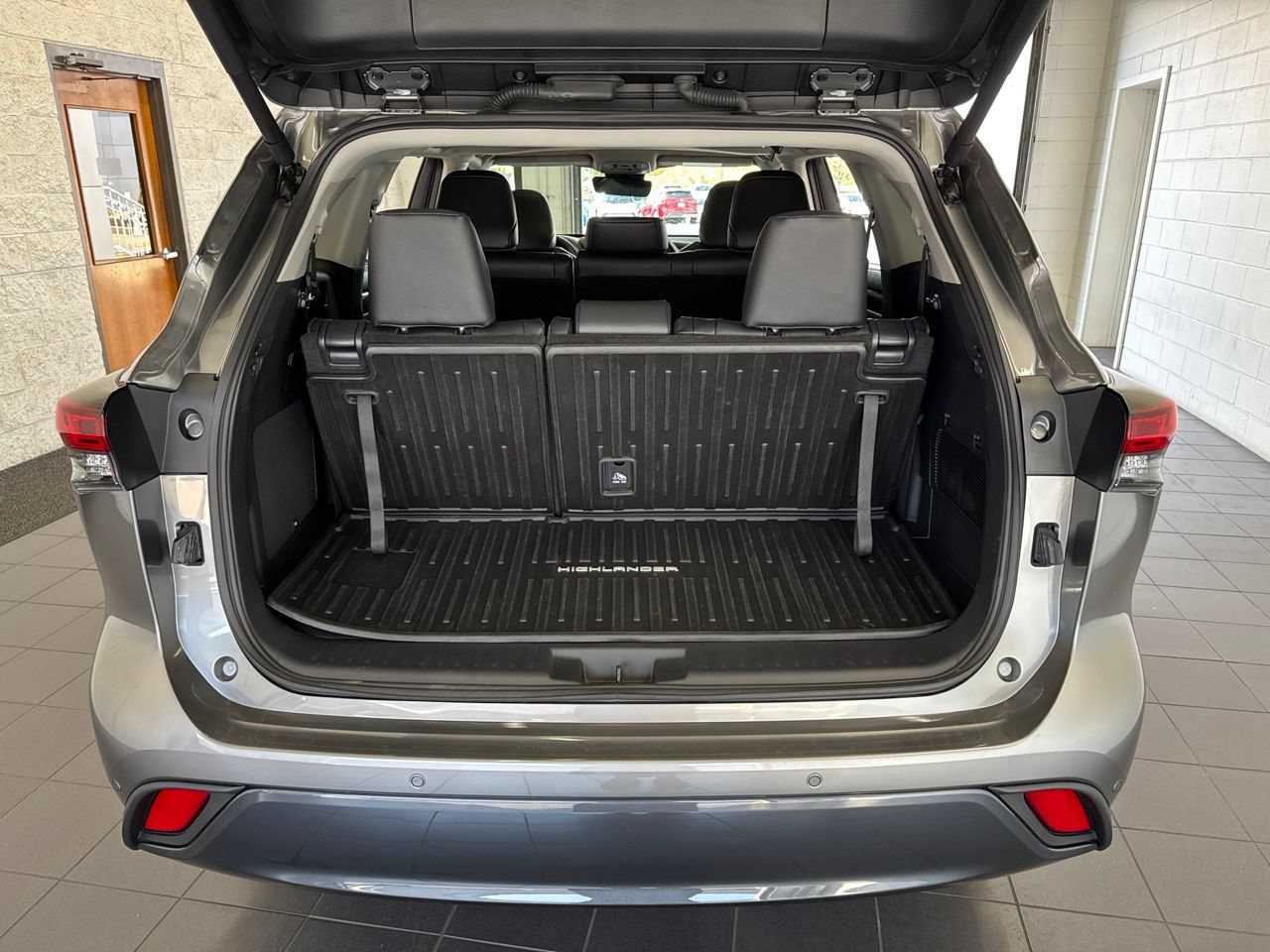 Used 2026 Toyota Highlander Limited AWD/4WD image 10