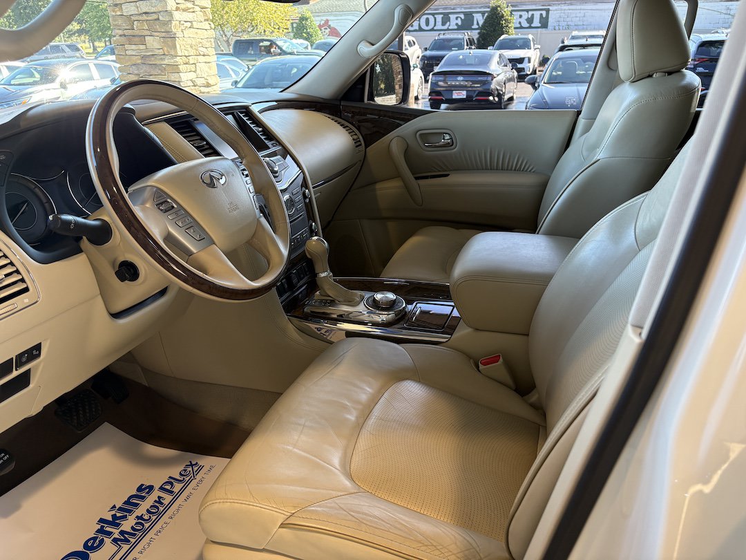 Used 2016 INFINITI QX80 4WD w/ 22" Wheel Package image 2