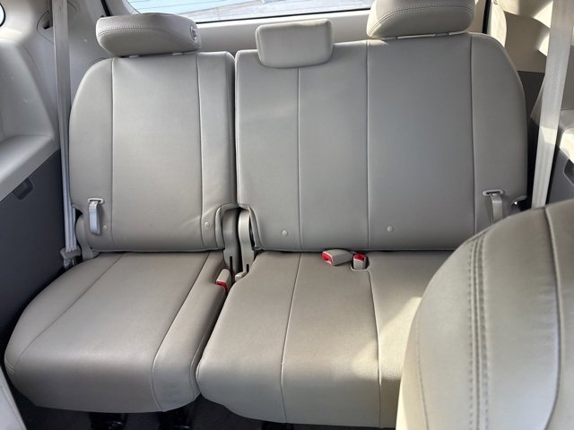 Used 2017 Toyota Sienna XLE image 13