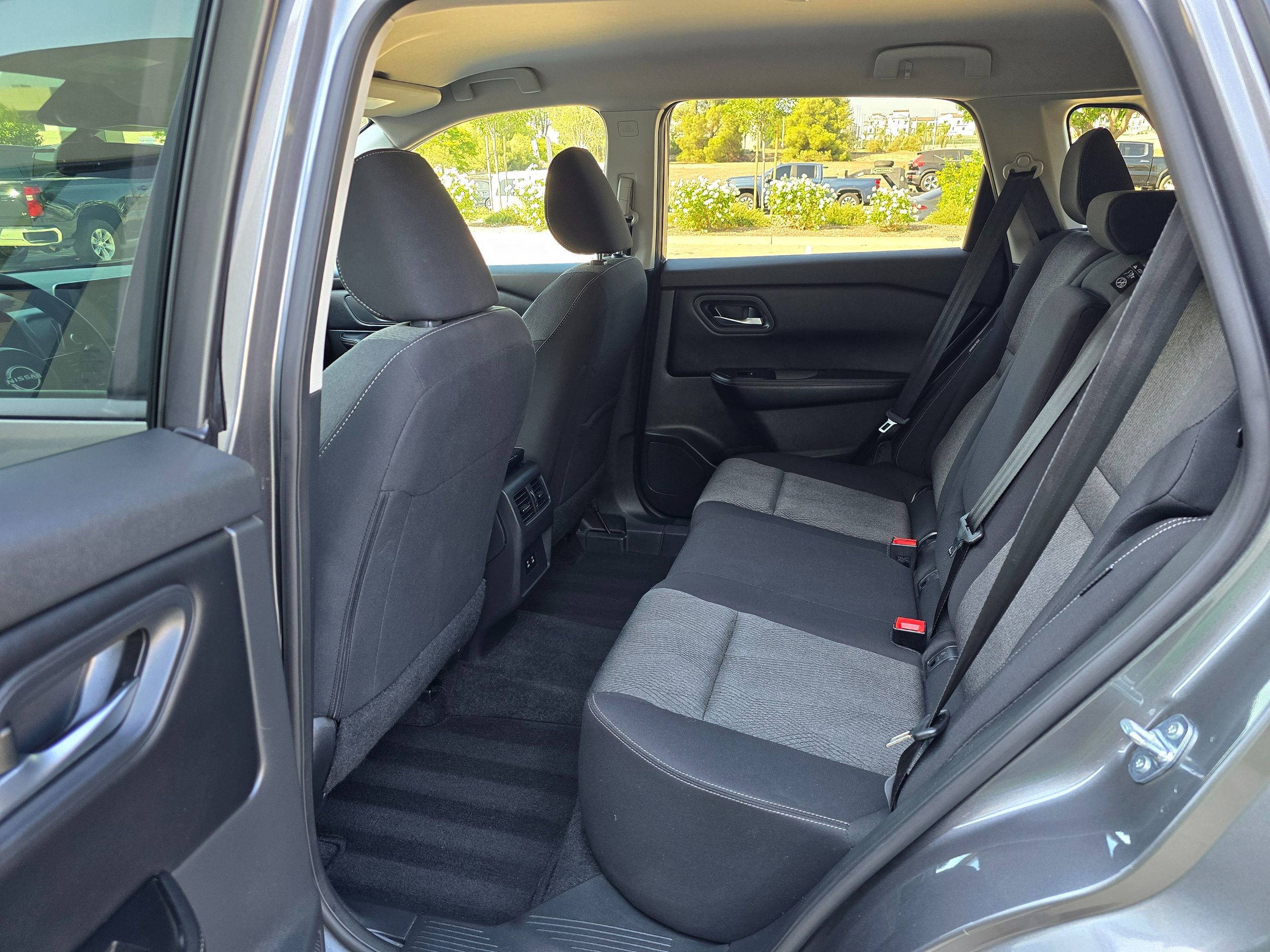 Used 2024 Nissan Rogue SV FWD image 21