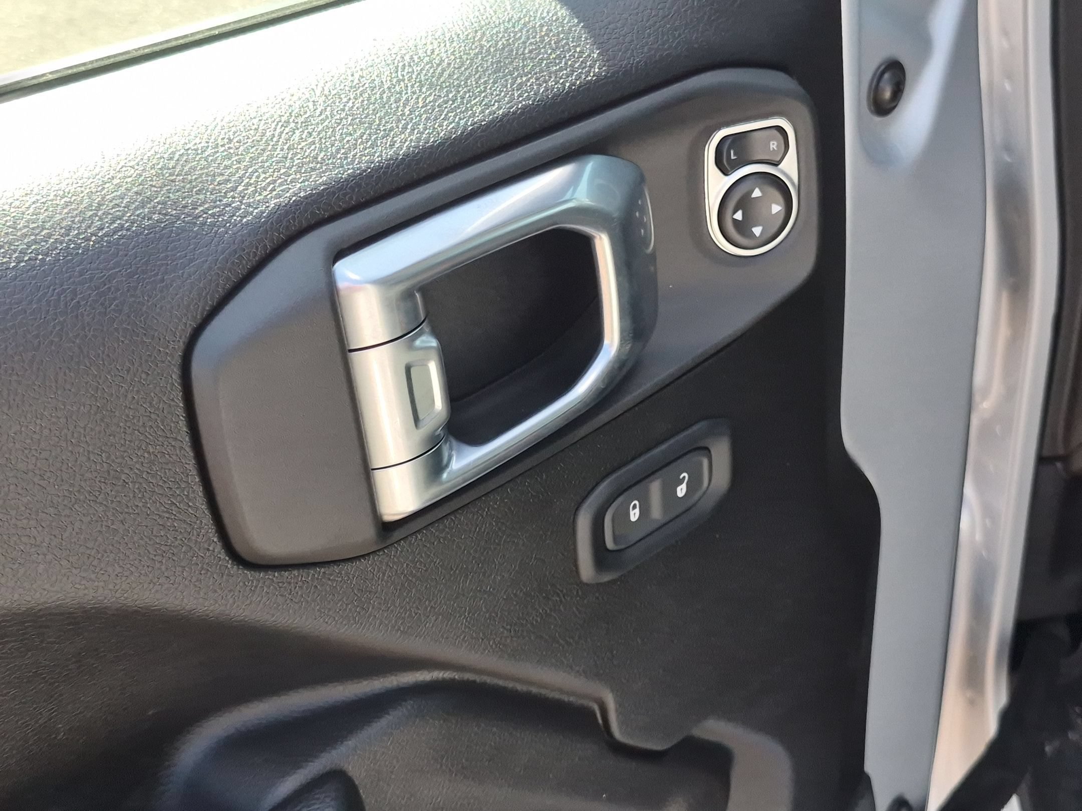 Used 2024 Jeep Wrangler Unlimited AWD/4WD image 12