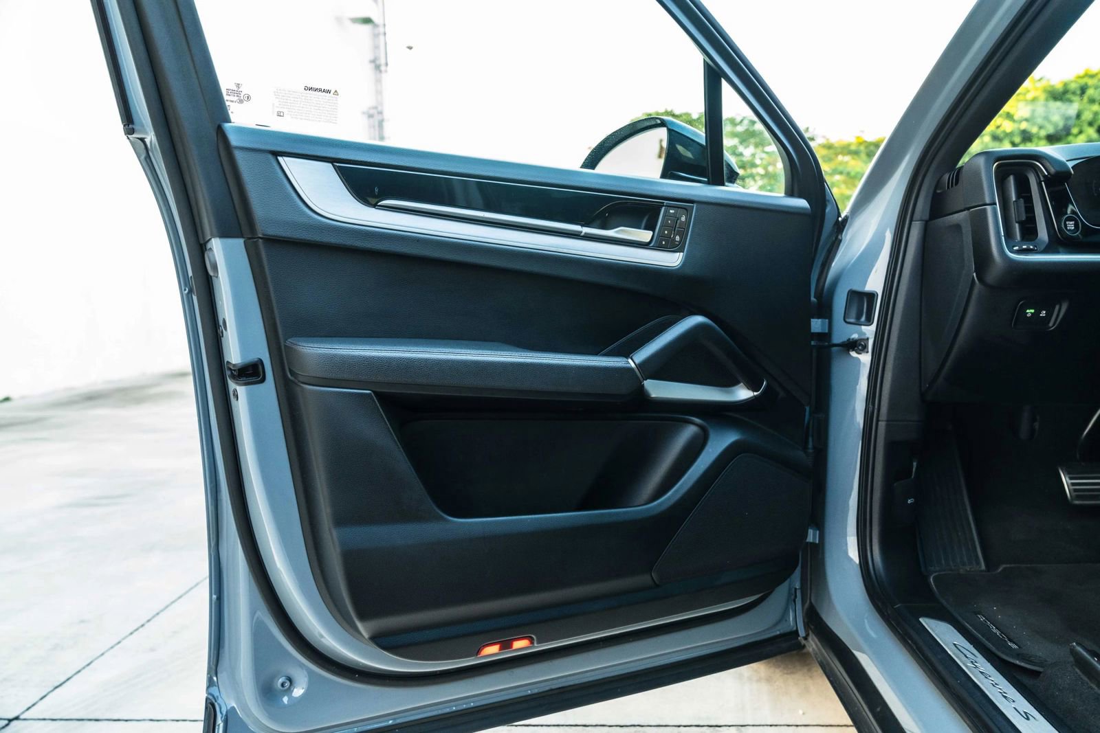 Used 2024 Porsche Cayenne S image 30