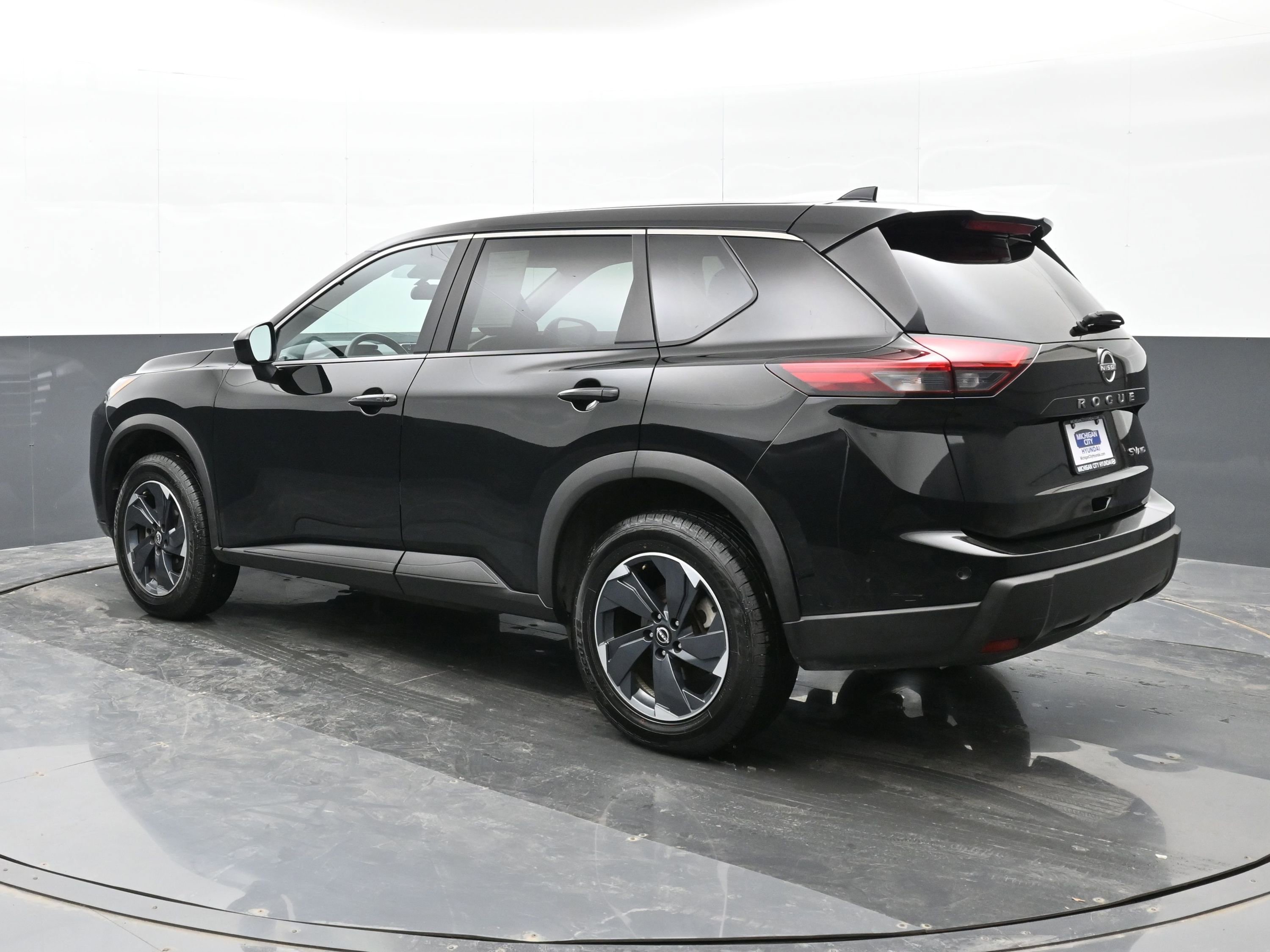 Used 2024 Nissan Rogue SV image 6