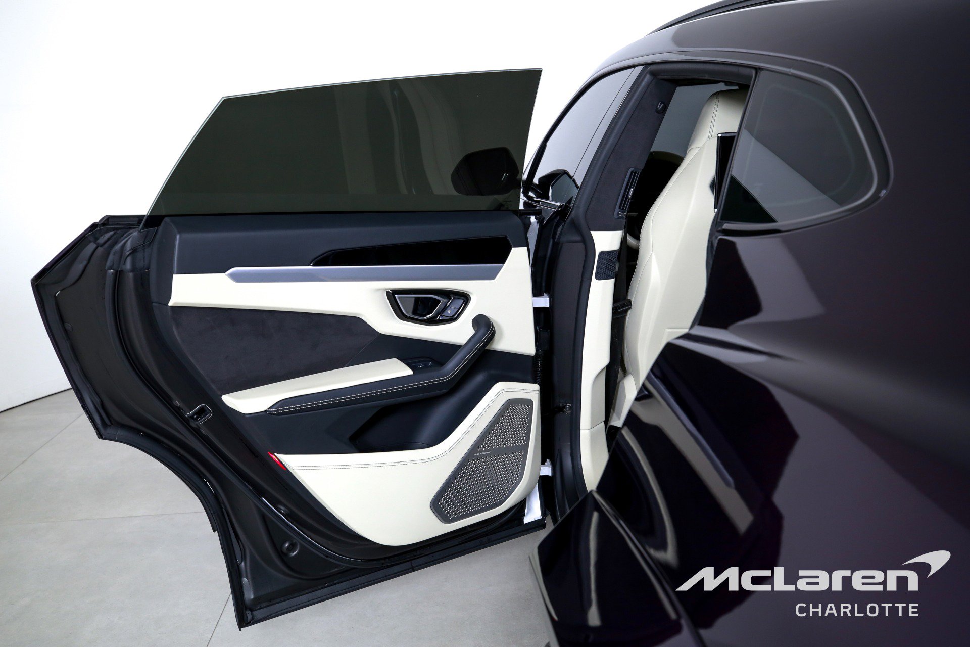 Used 2019 Lamborghini Urus image 17