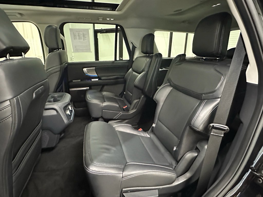 Used 2025 Ford Expedition Platinum image 15