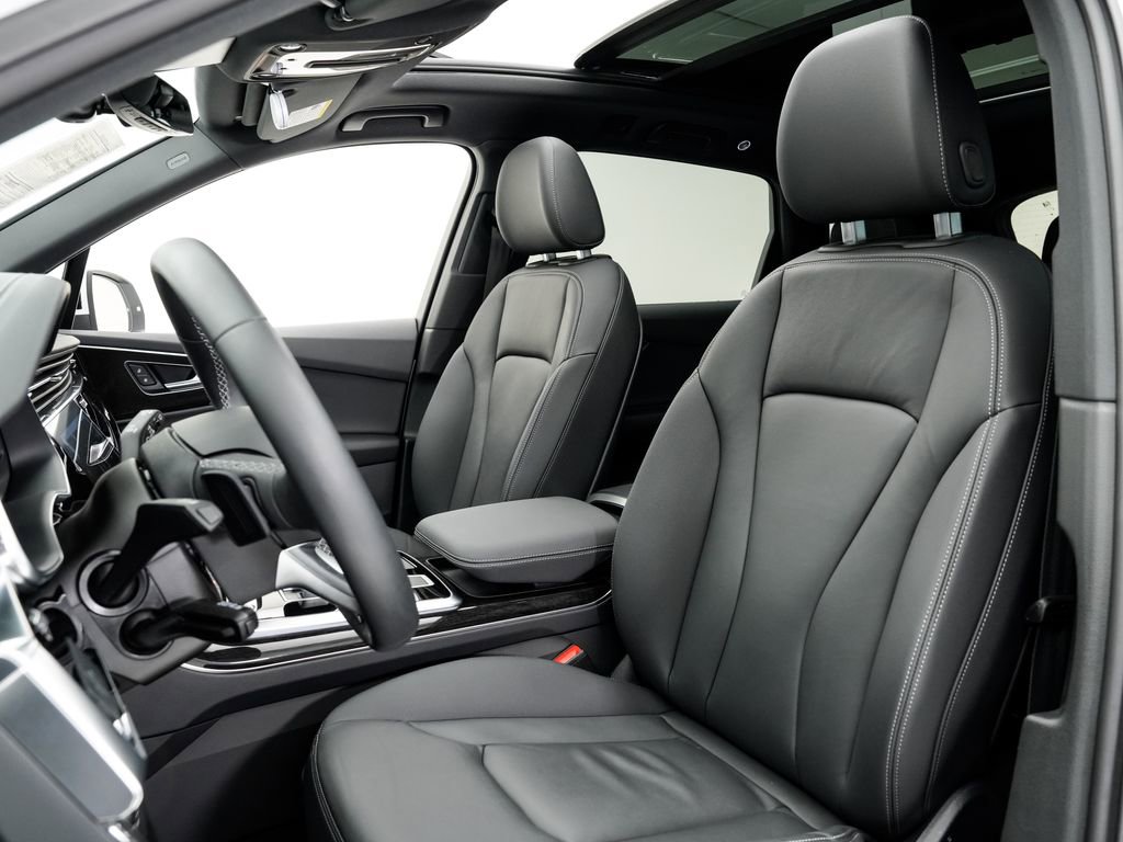 Certified 2025 Audi Q7 3.0T Premium w/ Convenience Package image 5