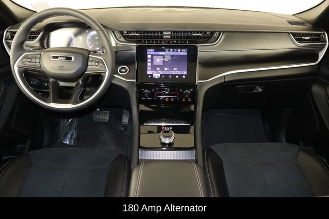 Used 2025 Jeep Grand Cherokee Altitude AWD/4WD image 13
