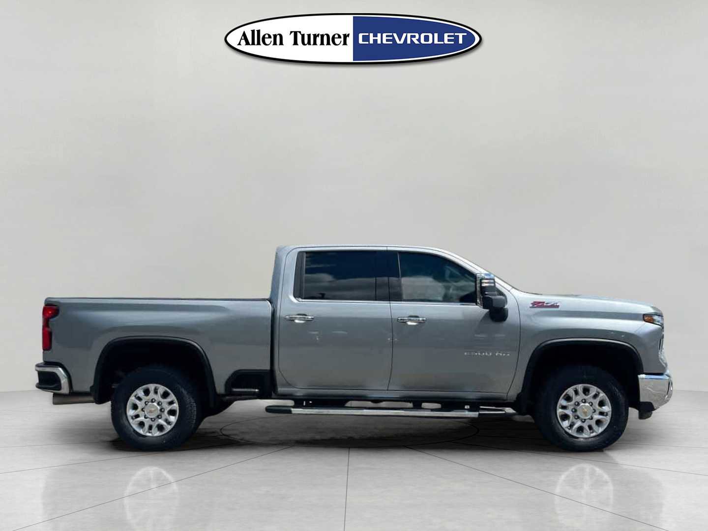 Used 2024 Chevrolet Silverado 2500 LTZ w/ LTZ Plus Package AWD/4WD image 3