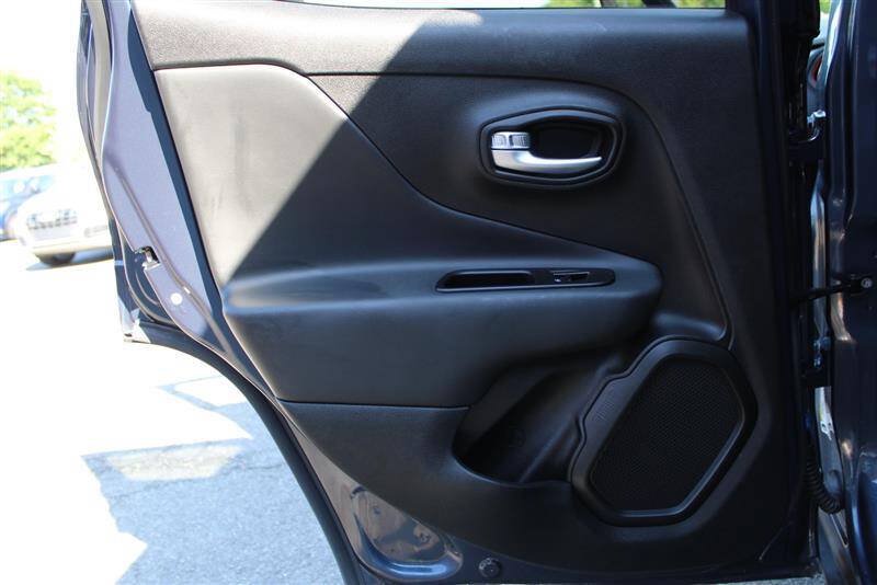 Used 2021 Jeep Renegade Trailhawk AWD/4WD image 23