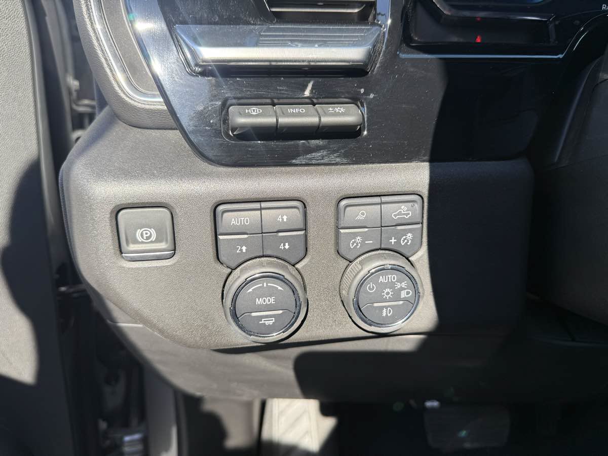 Used 2025 Chevrolet Silverado 1500 LTZ w/ LTZ Premium Package AWD/4WD image 19