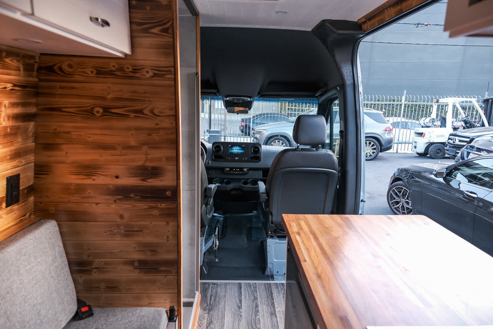 Used 2024 Mercedes-Benz Sprinter 2500 w/ Acoustic Package image 34