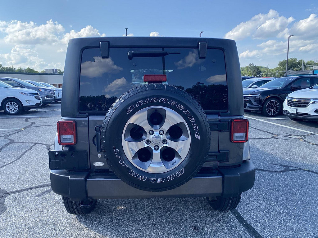Used 2017 Jeep Wrangler Unlimited Sahara w/ Connectivity Group AWD/4WD image 6
