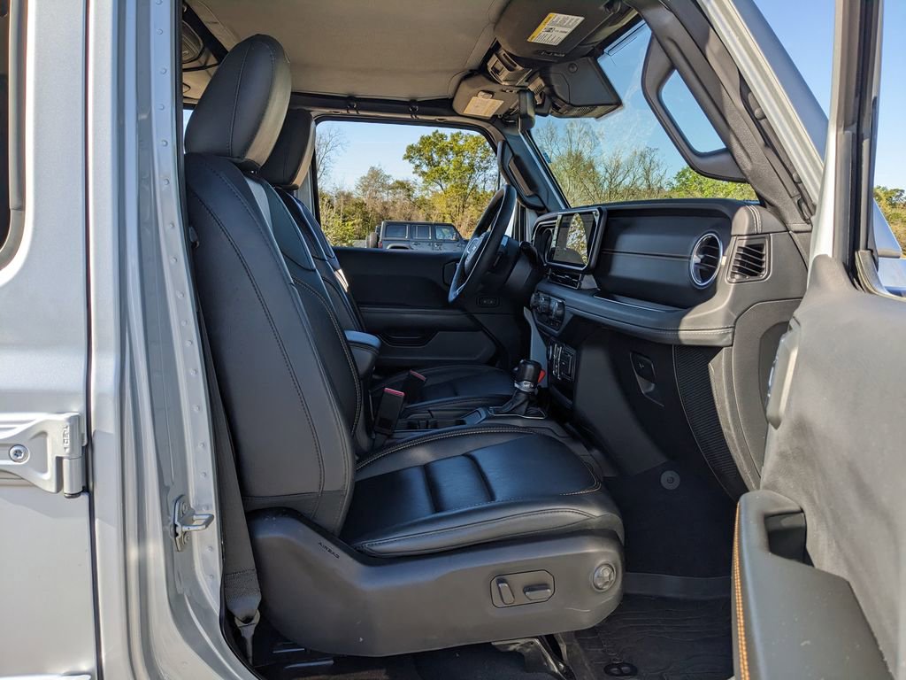 Used 2024 Jeep Wrangler Unlimited Sahara w/ Technology Group image 53