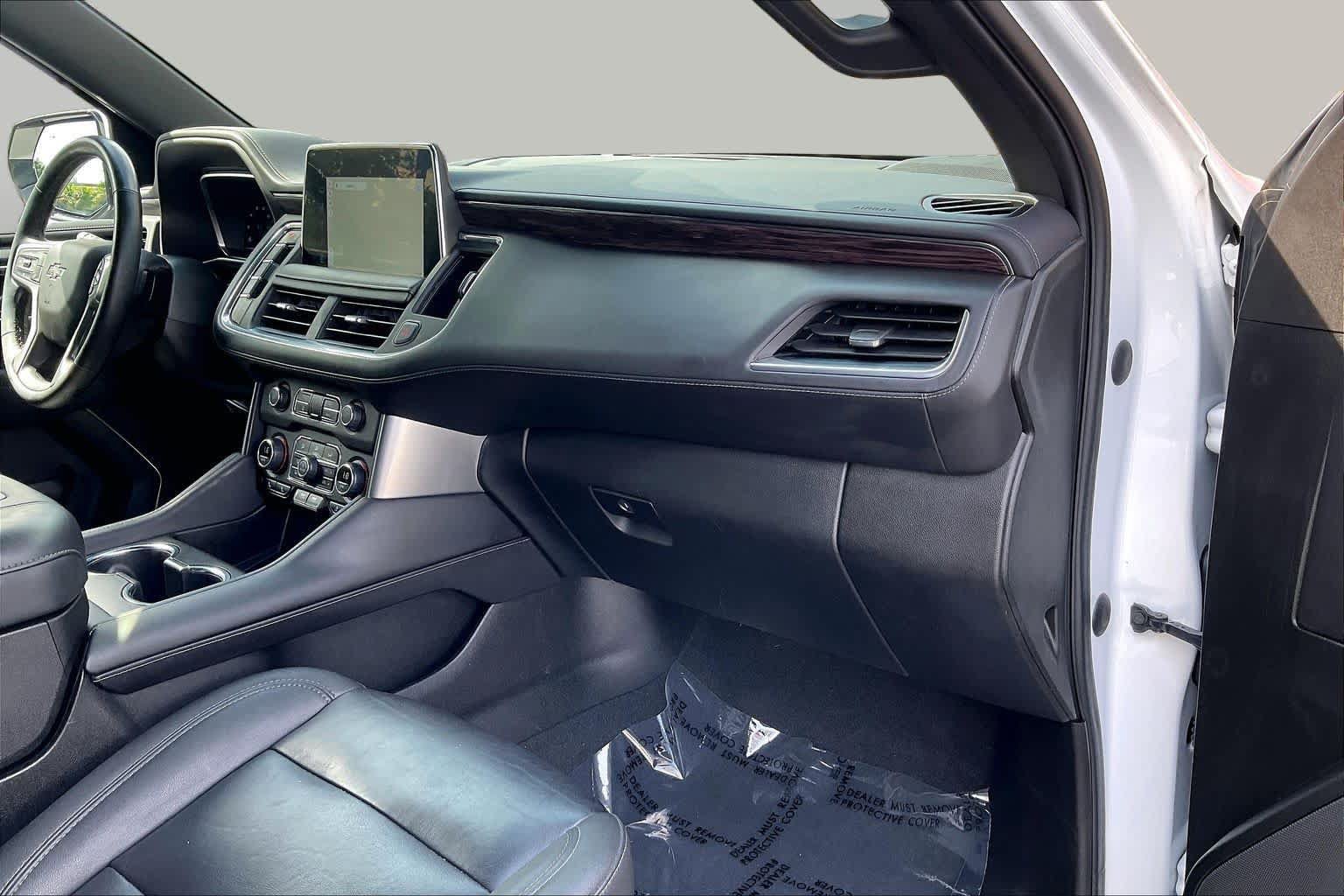 Used 2023 Chevrolet Suburban Z71 w/ Luxury Package AWD/4WD image 16