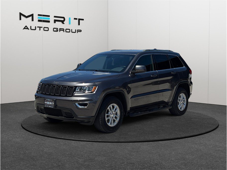 Used 2019 Jeep Grand Cherokee Laredo AWD/4WD image 4