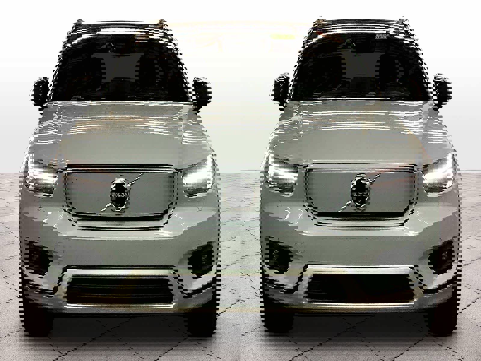 Used 2021 Volvo XC40 P8 Recharge image 3