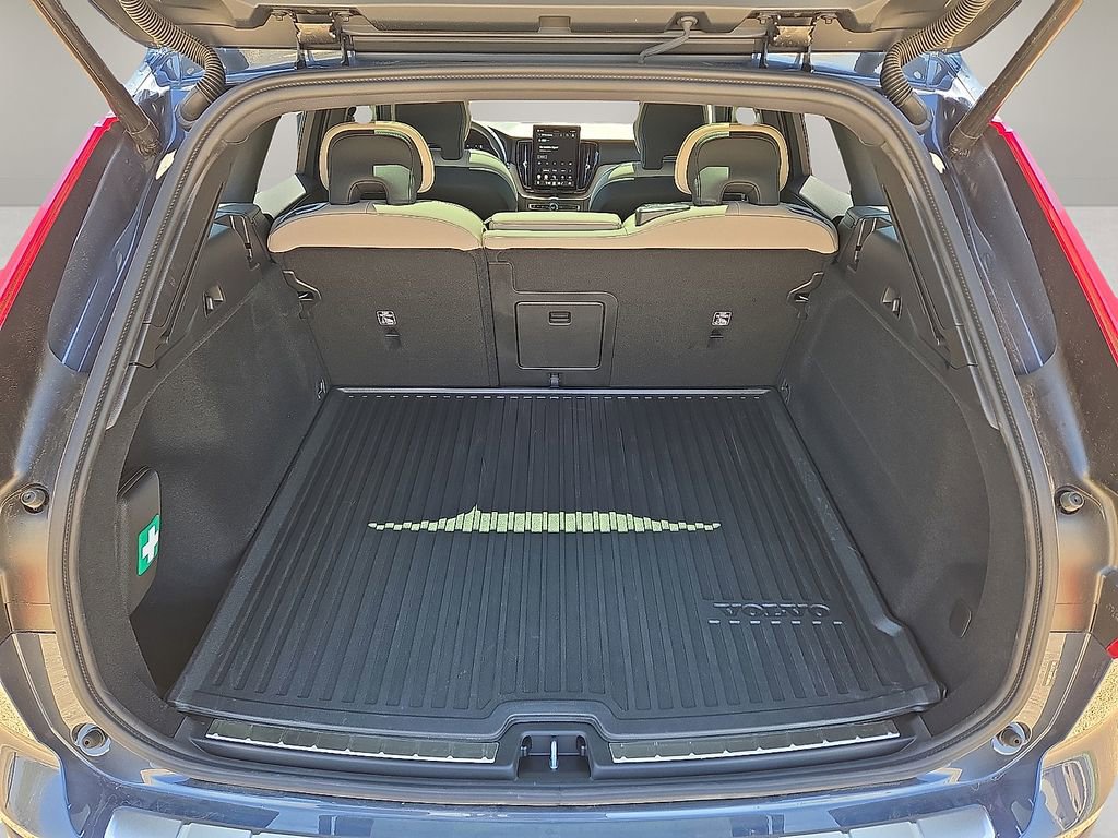 New 2026 Volvo XC60 B5 Plus w/ Protection Package Premier AWD/4WD image 13