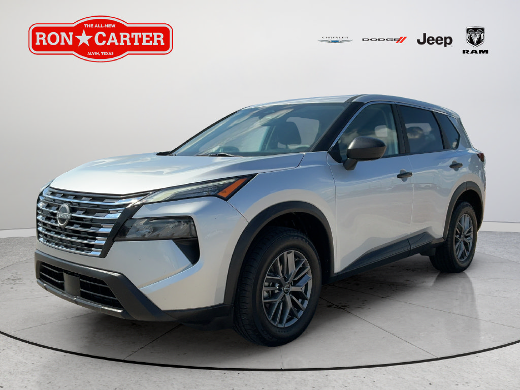 Used 2024 Nissan Rogue S FWD image 3
