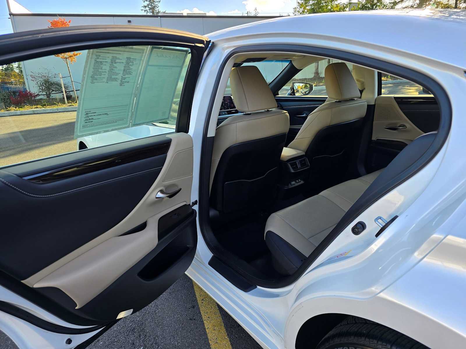 Used 2019 Lexus ES 300h w/ Premium Package FWD image 15