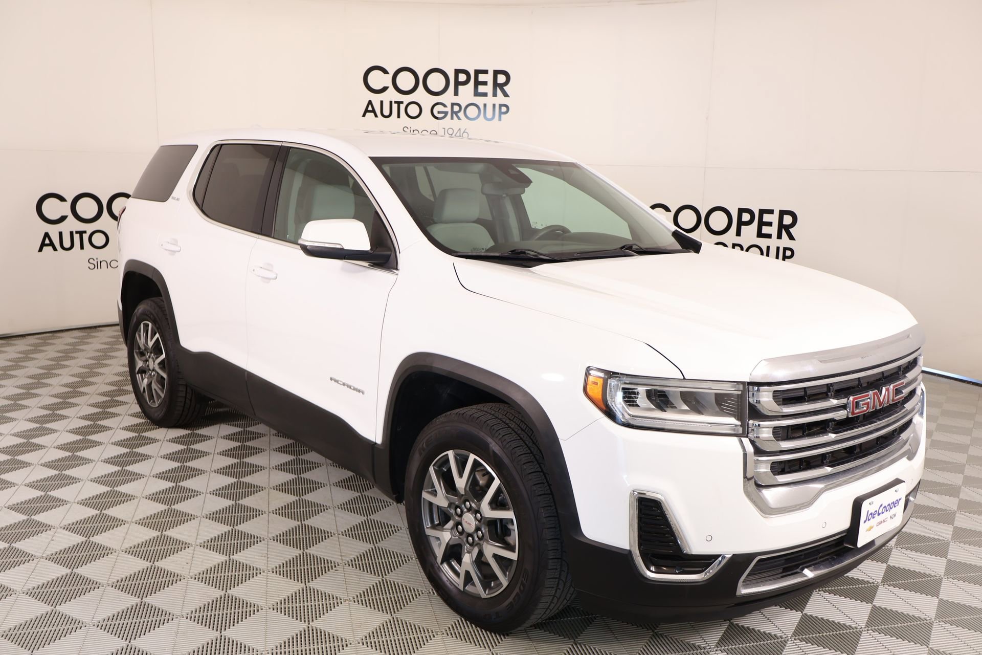 Used 2023 GMC Acadia SLE AWD/4WD image 1