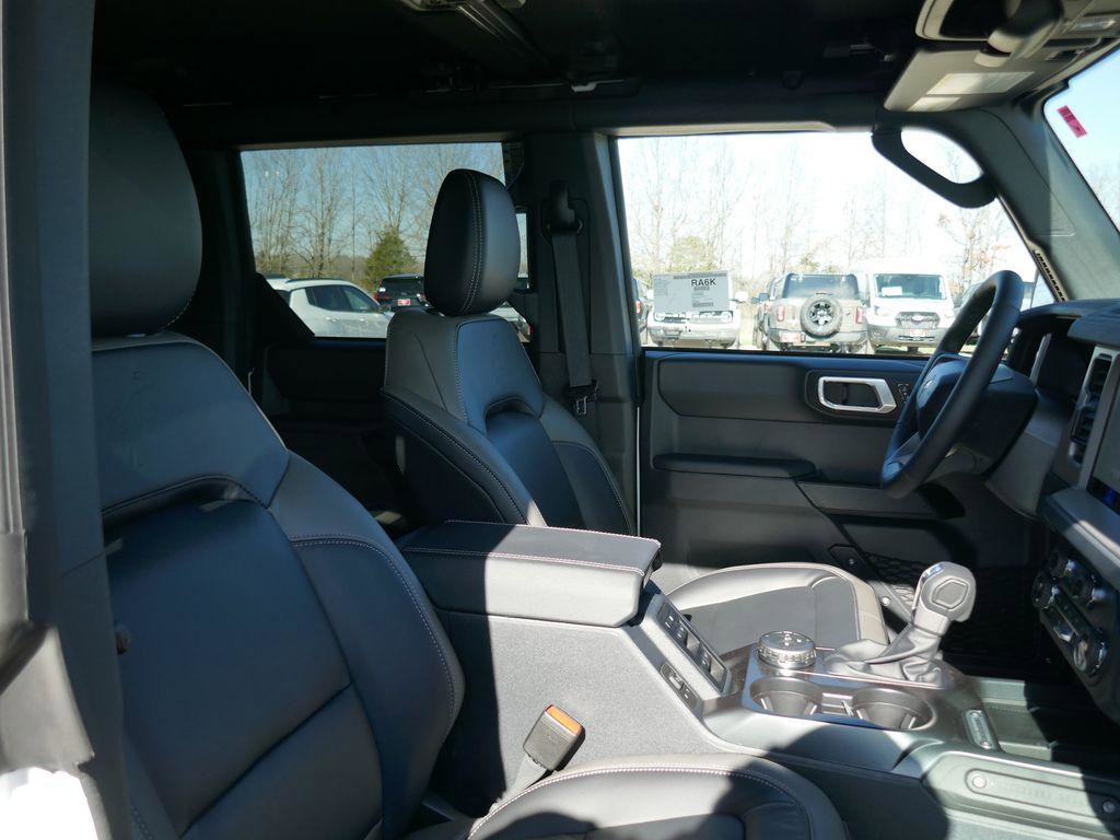 New 2026 Ford Bronco Outer Banks w/ Black Appearance Package image 9