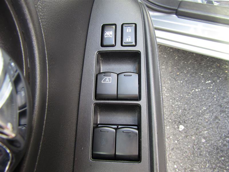 Used 2013 Nissan Versa SV w/ Convenience Pkg image 10