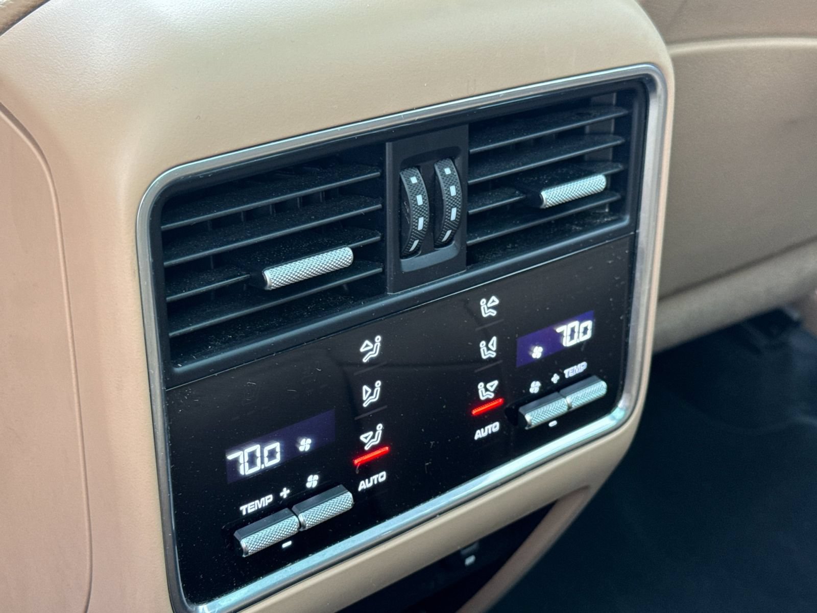 Certified 2022 Porsche Cayenne E-Hybrid AWD/4WD image 15