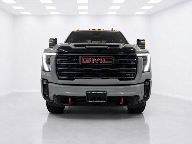 Used 2024 GMC Sierra 2500 AT4 w/ Technology Package AWD/4WD image 4