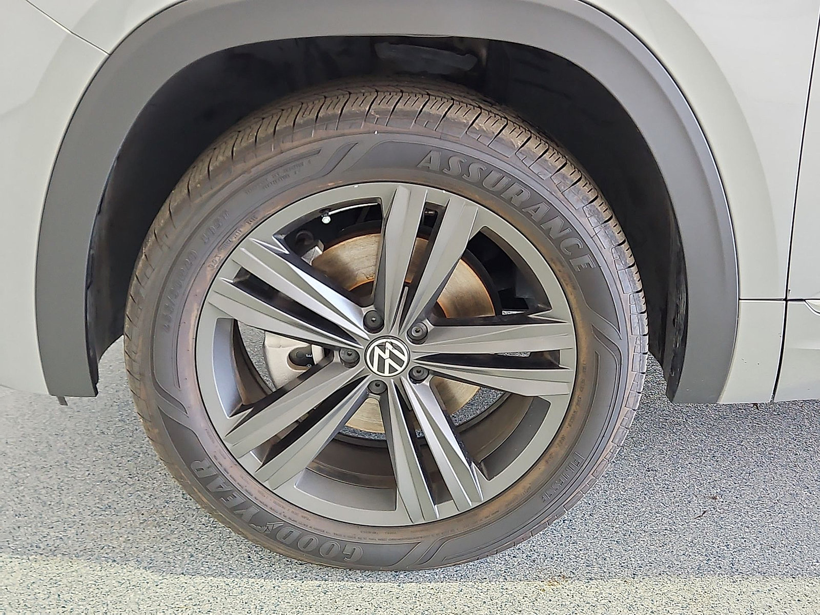 Certified 2022 Volkswagen Atlas SEL R-Line AWD/4WD image 11