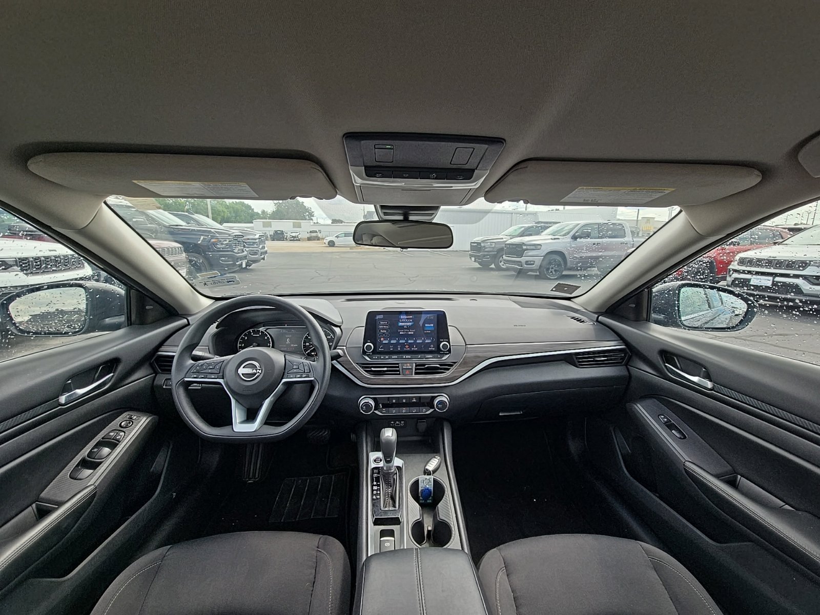 Used 2025 Nissan Altima 2.5 SV AWD/4WD image 2