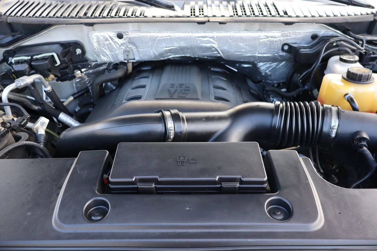 Used 2015 Ford Expedition EL XLT w/ Equipment Group 202A image 40