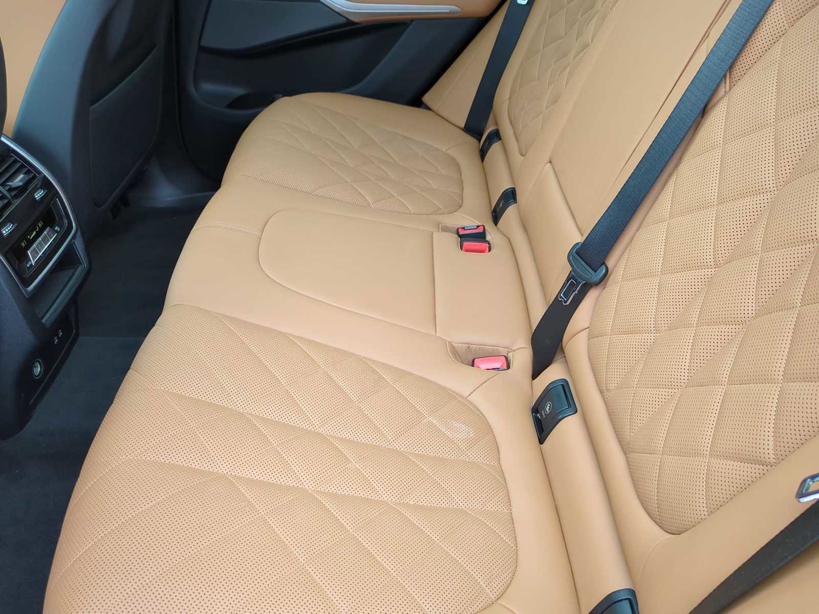 Certified 2024 BMW X5 xDrive50e w/ Premium Package image 19