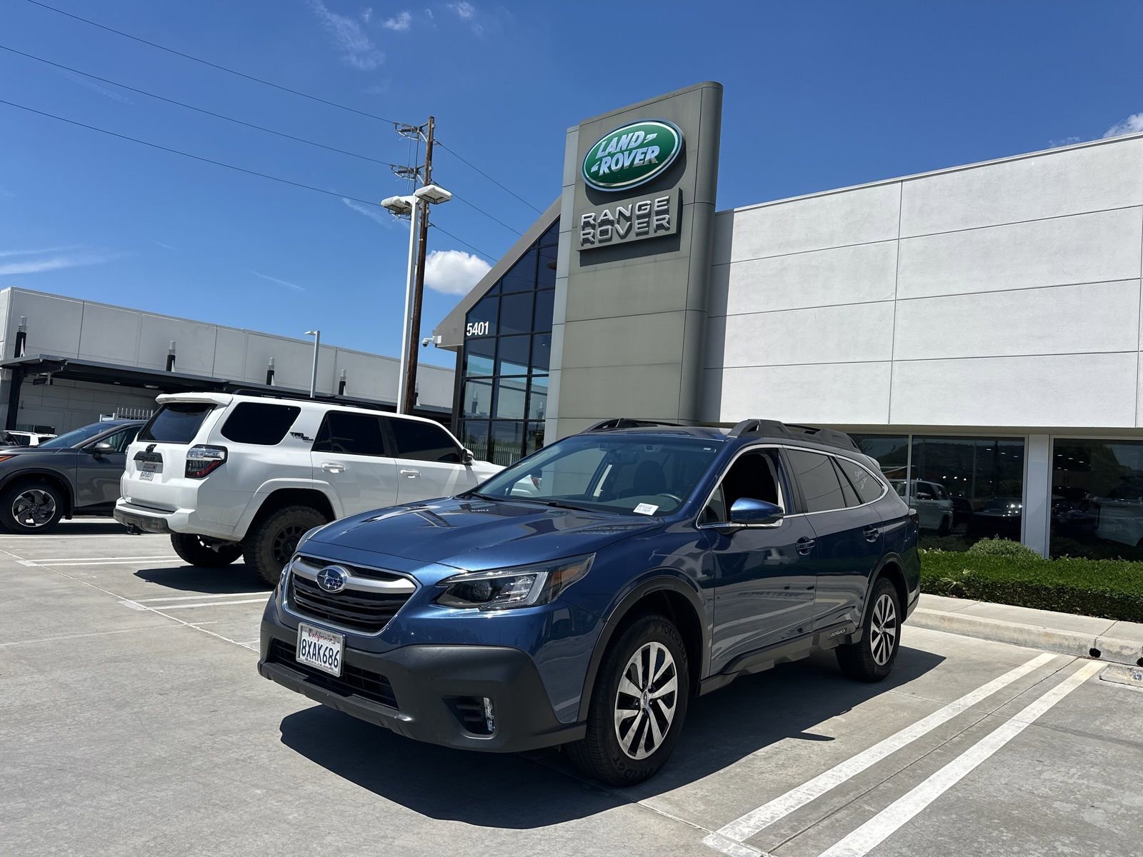 Used 2022 Subaru Outback Premium AWD/4WD image 1