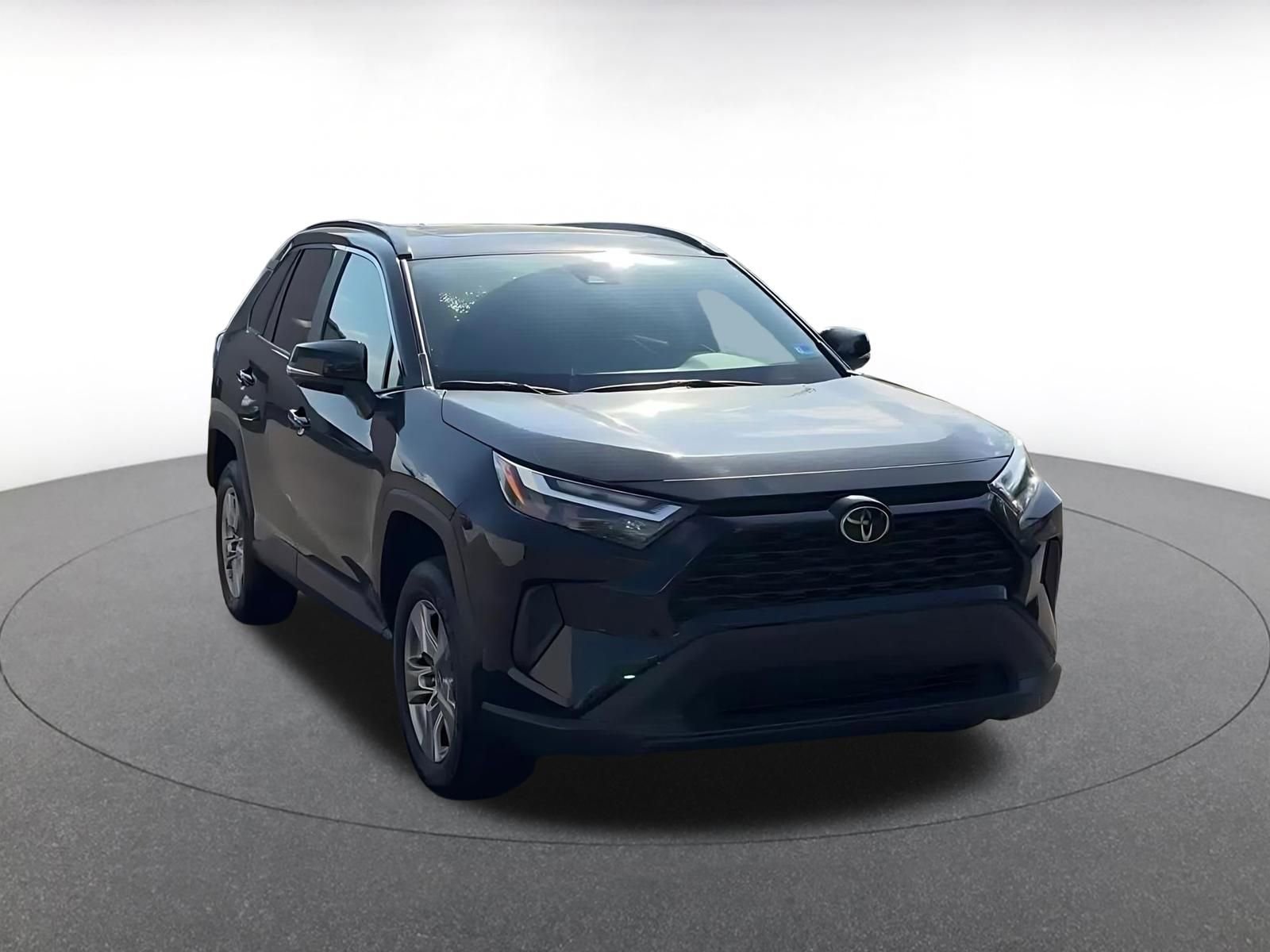 Used 2025 Toyota RAV4 XLE w/ Convenience Package AWD/4WD image 3