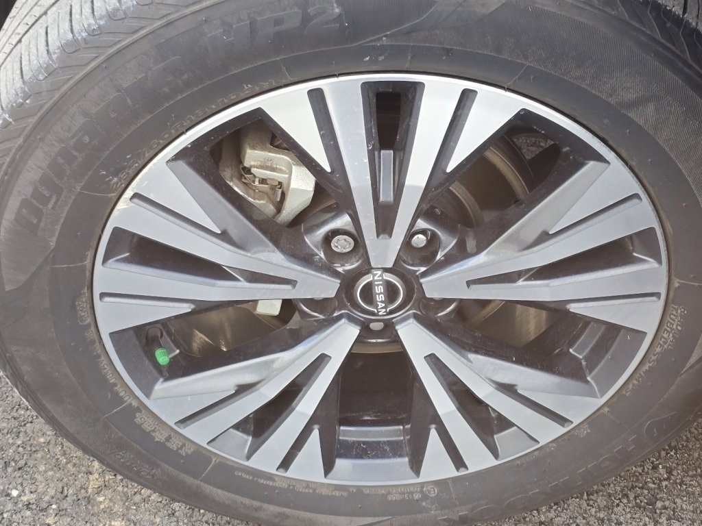 Used 2023 Nissan Rogue SV w/ SV Premium B Package image 32