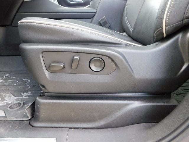 Used 2023 GMC Yukon SLT w/ SLT Luxury Package image 15
