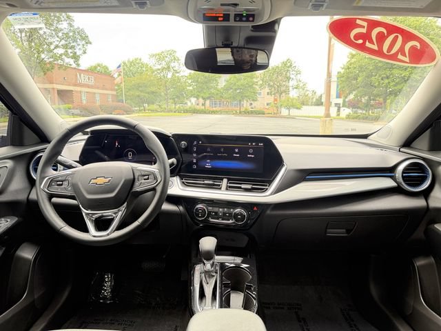 Used 2025 Chevrolet Trax LT w/ Driver Confidence Package FWD image 33