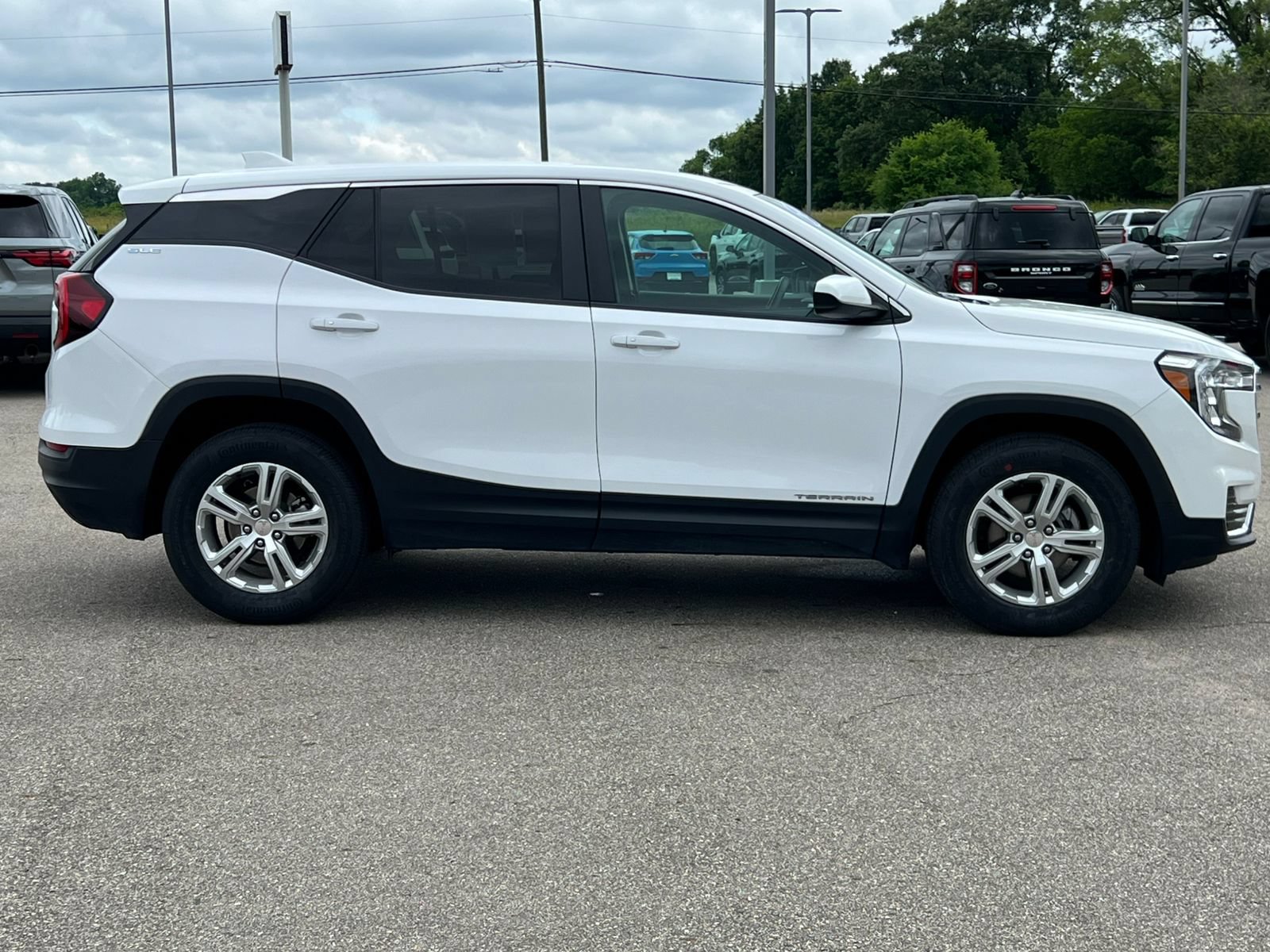 Used 2024 GMC Terrain SLE AWD/4WD image 41