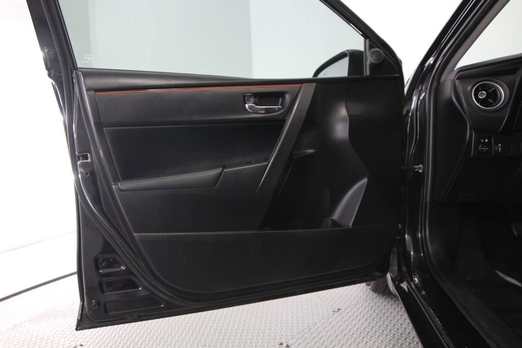 Used 2019 Toyota Corolla SE FWD image 40
