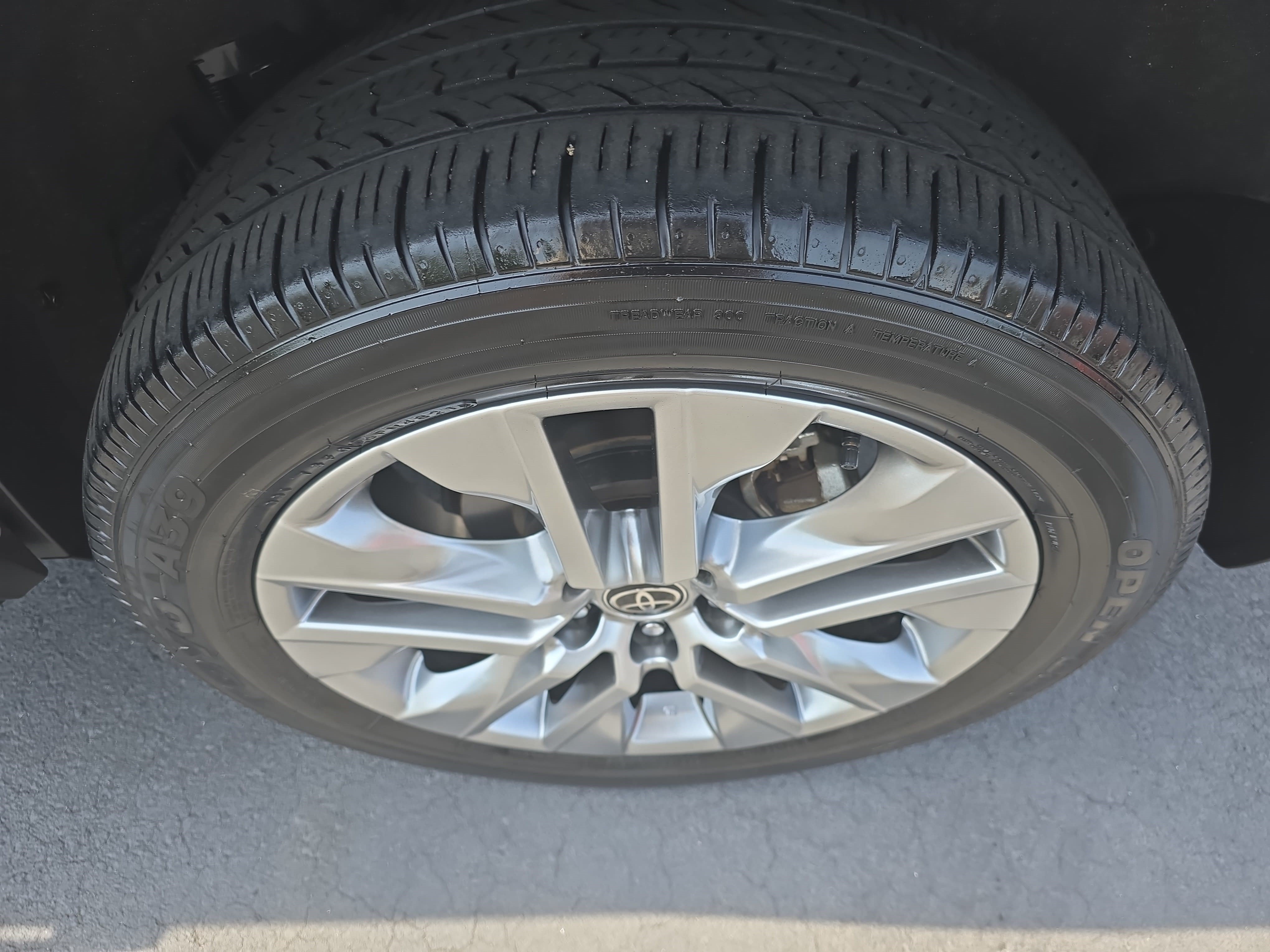 Used 2022 Toyota RAV4 XLE Premium AWD/4WD image 33