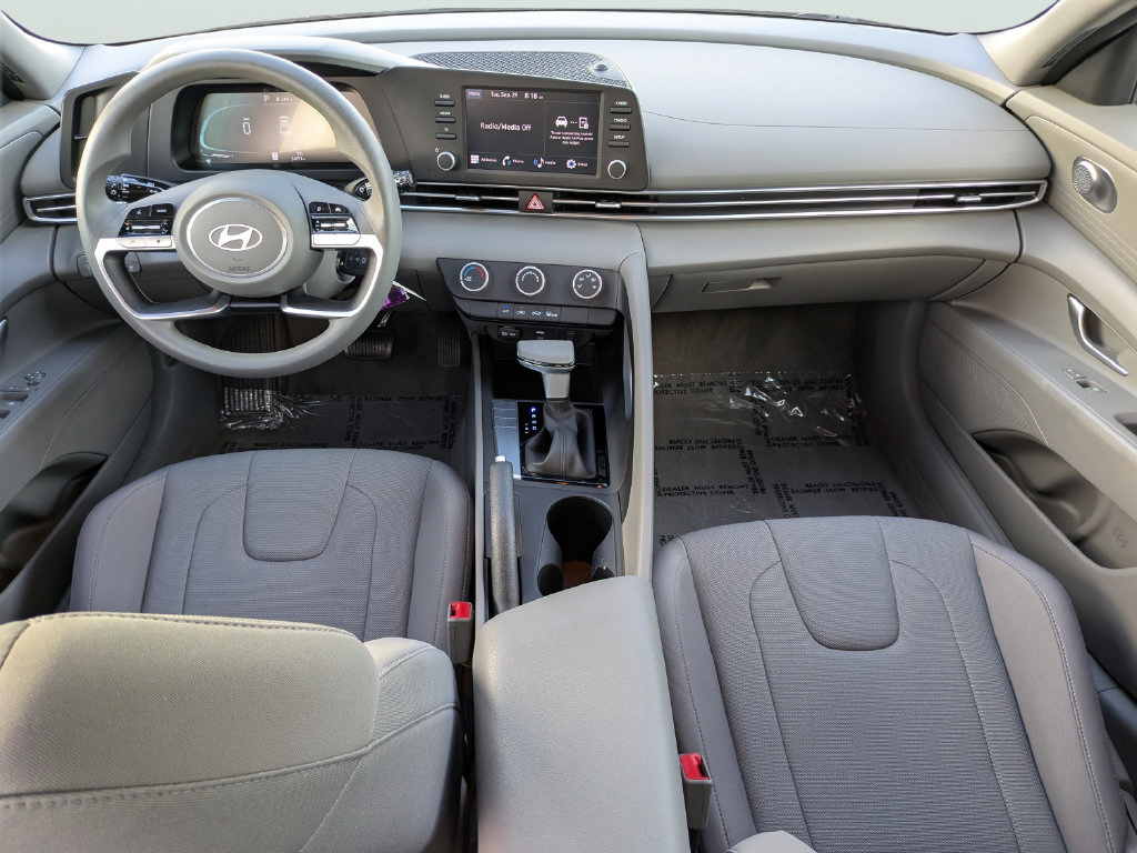 Used 2024 Hyundai Elantra SE FWD image 9