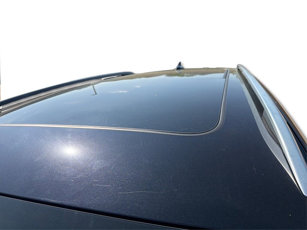 Used 2022 Volkswagen Taos SE w/ Panoramic Sunroof Package FWD image 13