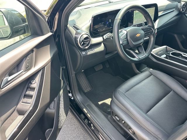 Used 2025 Chevrolet Equinox LT w/ Convenience Package II image 9