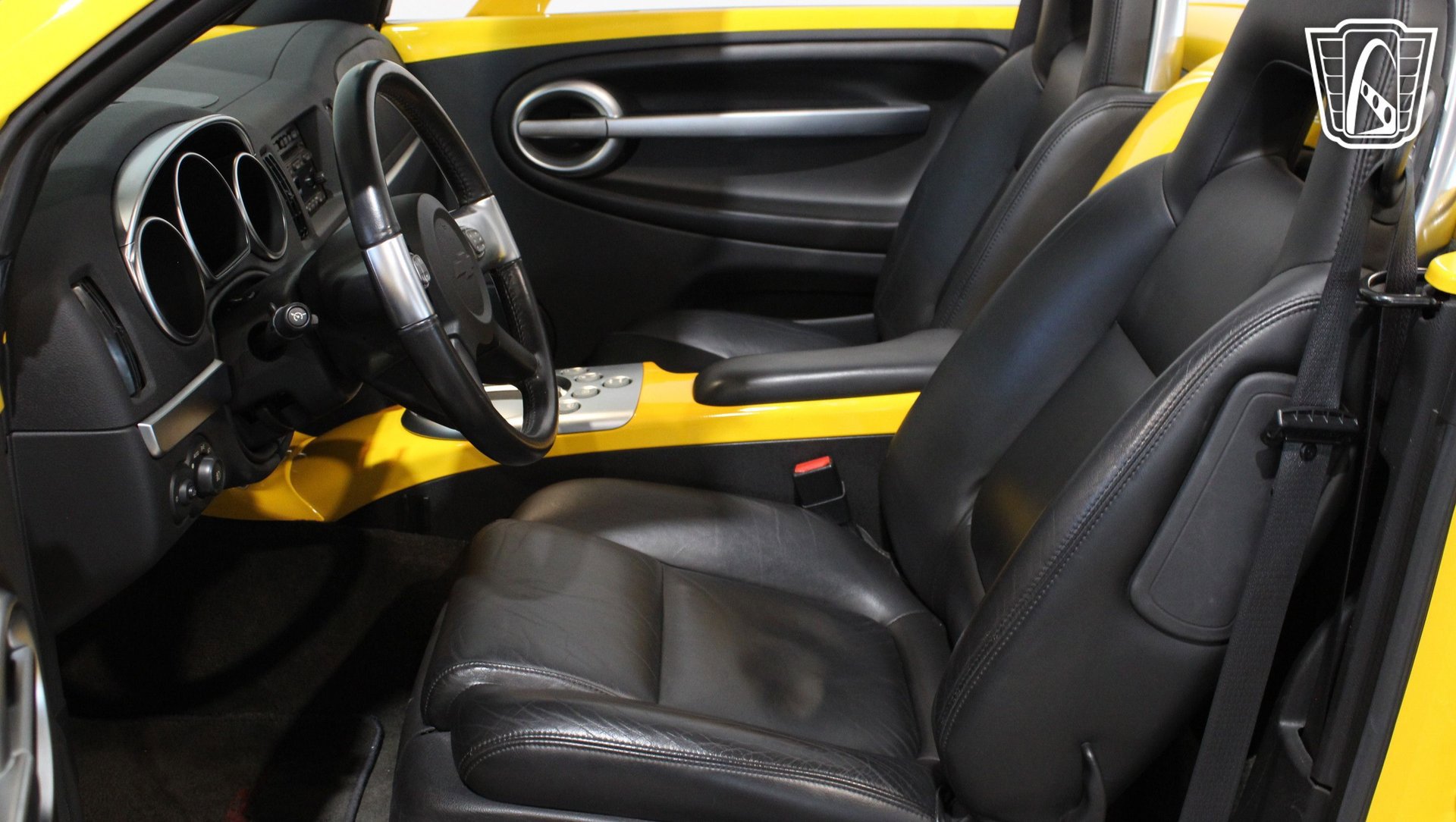 Used 2003 Chevrolet SSR w/ Preferred Equipment Group RWD image 30