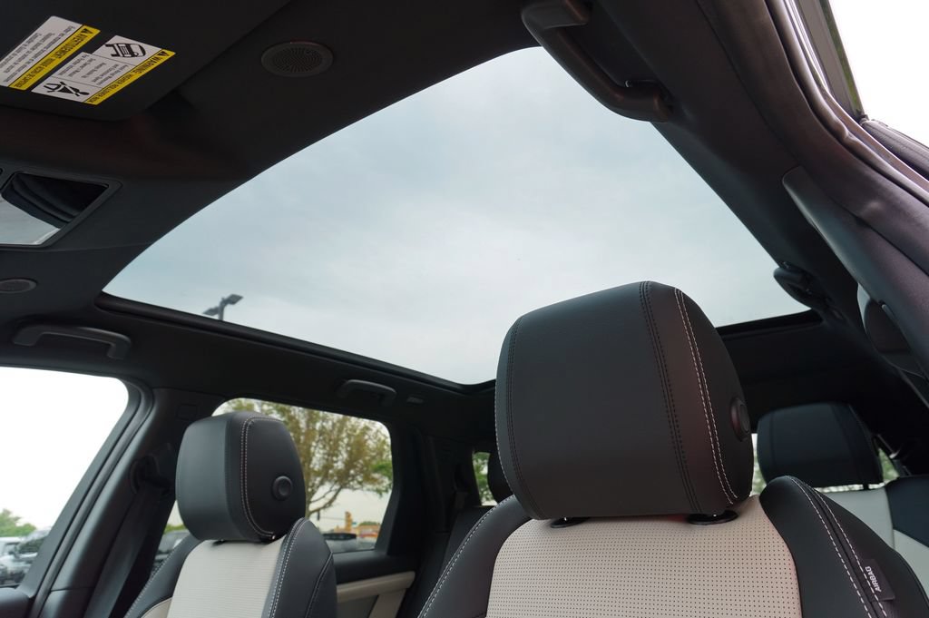 New 2026 Land Rover Discovery Sport Landmark AWD/4WD image 13